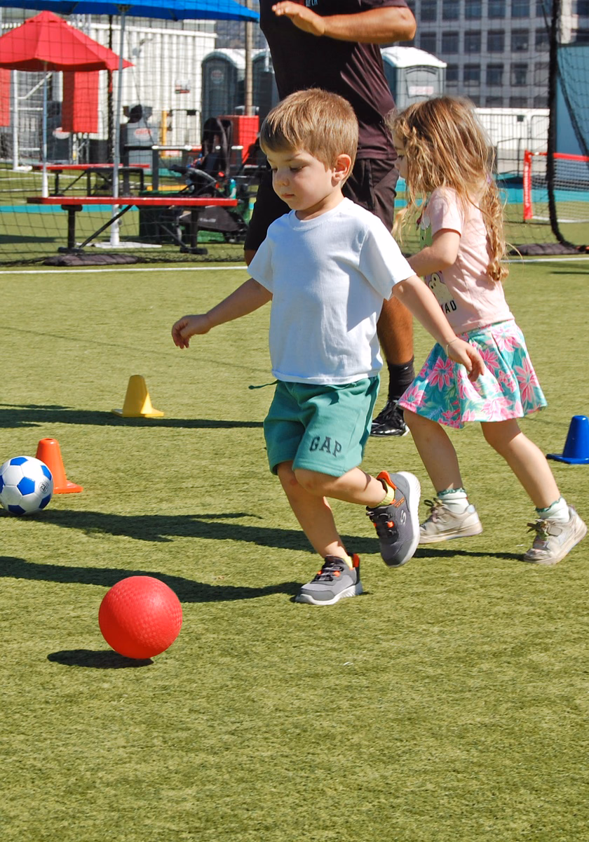 TODDLERS ON THE PITCH